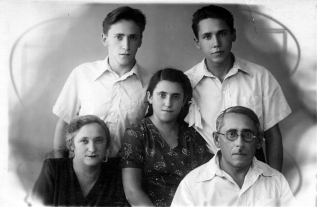 Семейство Камень в Таганроге, 1951г.